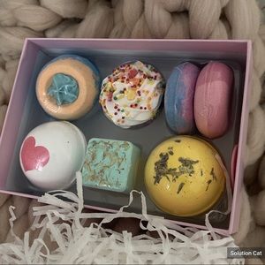 New STNTUS bath bombs 7 count